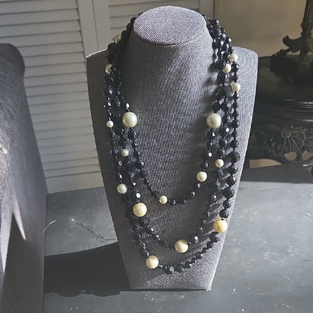 Elegant Black and Gold Beaded Necklace